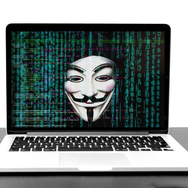 Cybersecurity sa Artificial Intelligence (AI): Paano Ginagamit ang AI sa Paglaban at Pag-atake sa Cybercrime
